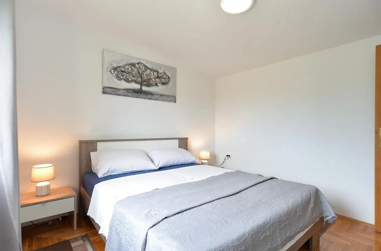 Apartments Fazana 407
