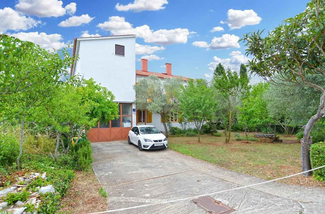 Apartments Fazana 407